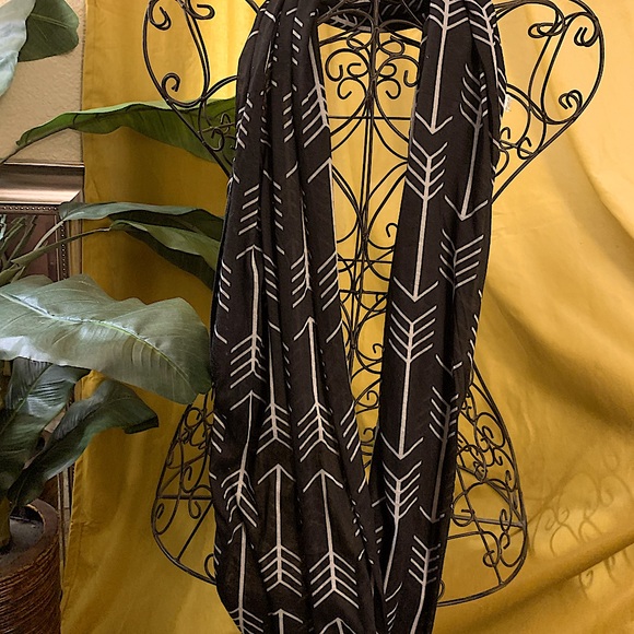 Artisan tailored Infinity scarf - Picture 4 of 8